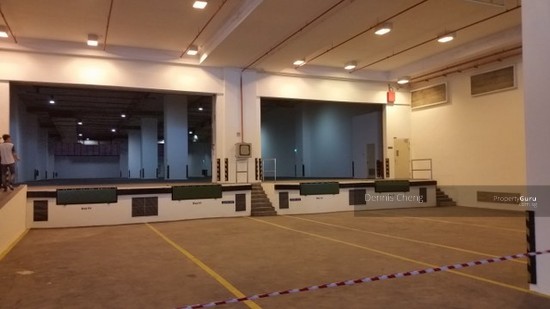 Loading bay for delivery of carton boxes